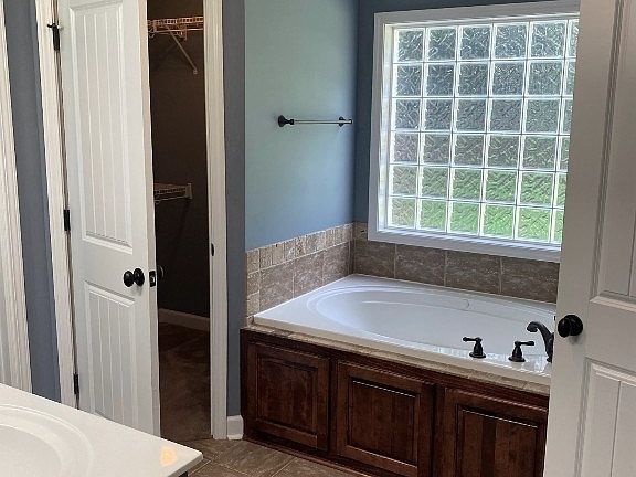 4th image of 114.5 Magnolia Cir