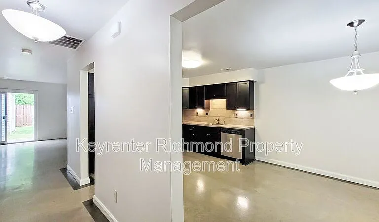 10800 Smithers Ct — Photo 2