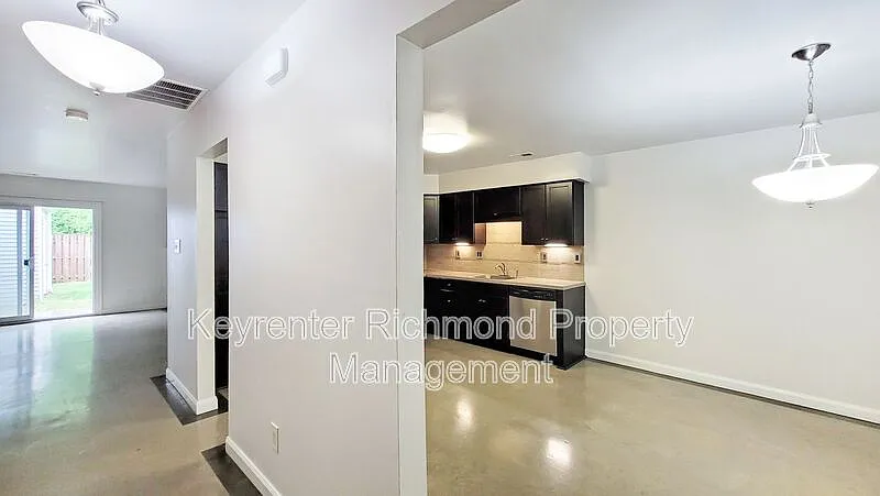 Building Photo - 10800 Smithers Ct