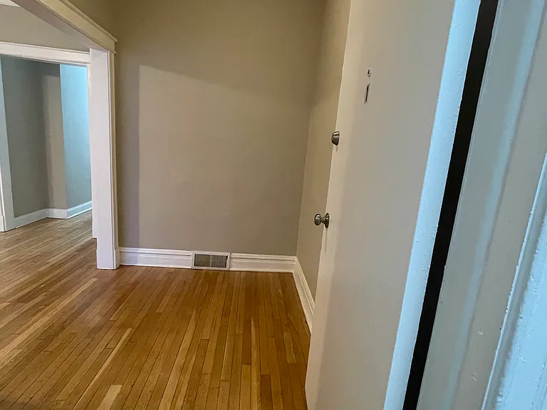 7556 S Langley Ave #1 — Photo 4