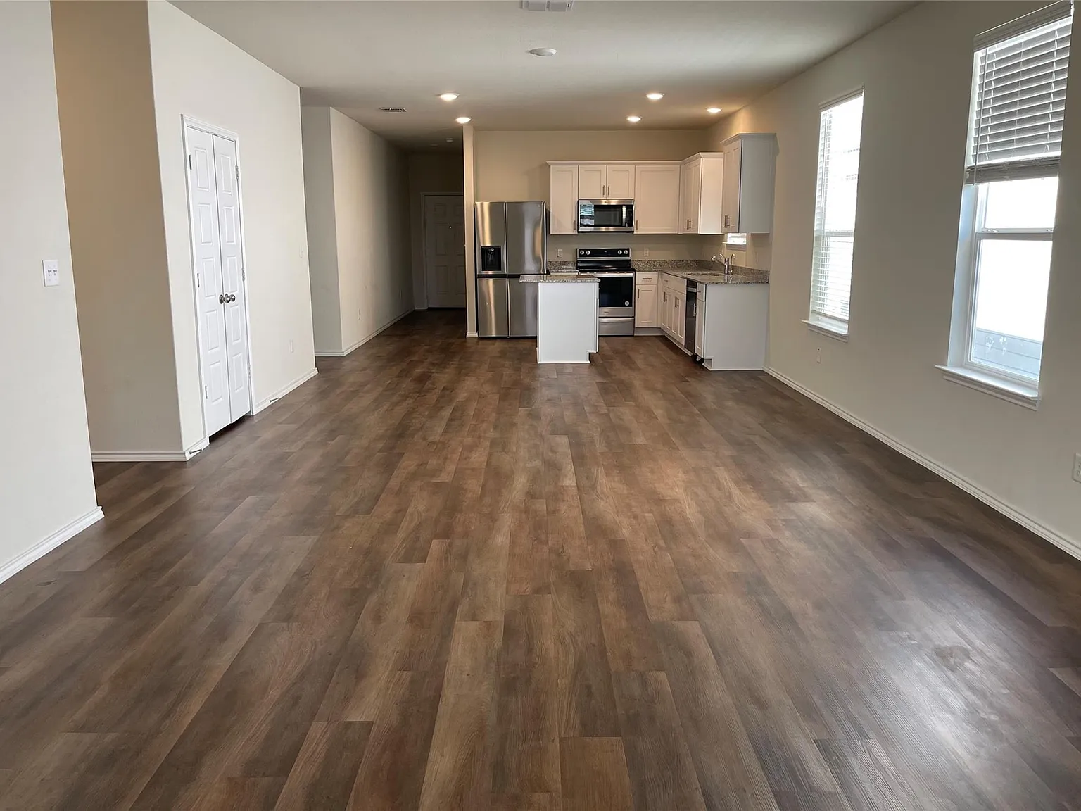 4 bed, 2.0 bath, 1689 sqft, $1,800 — Photo 3