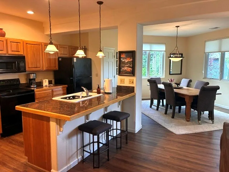 54 Ensign Dr