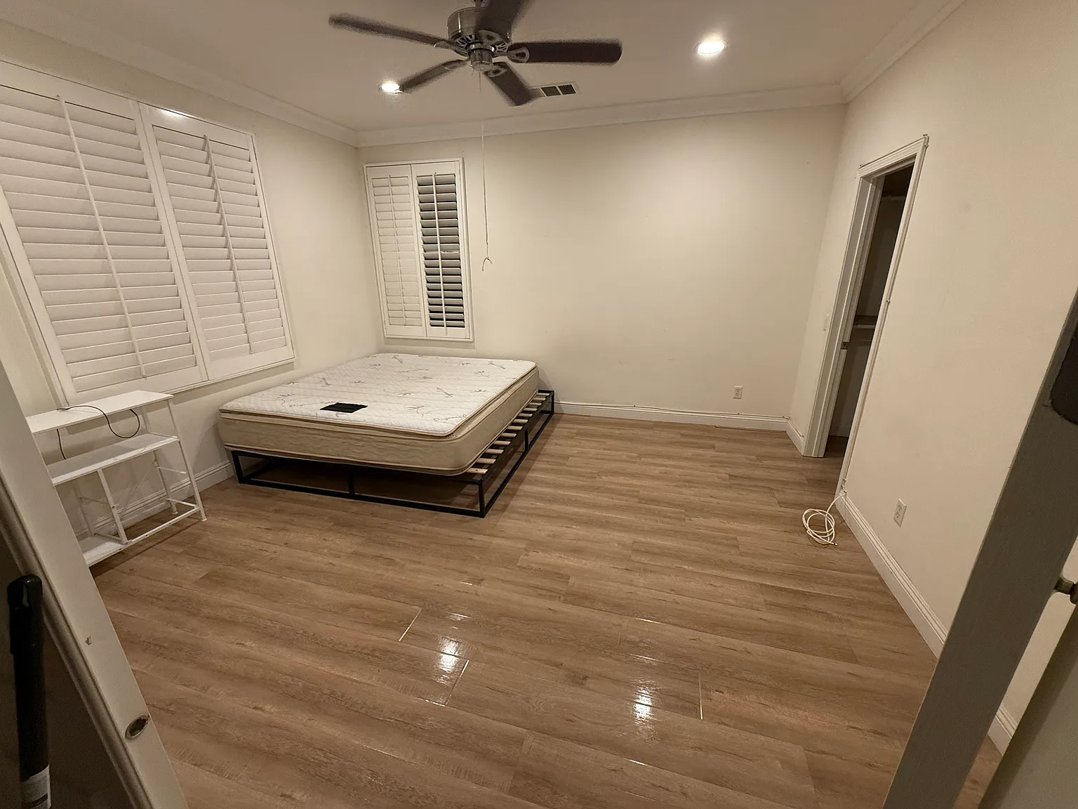 6 bed, 4190 sqft, $1,199 — Photo 1