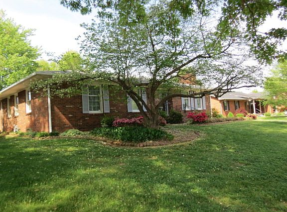 2nd image of 2257 N Stratford Dr