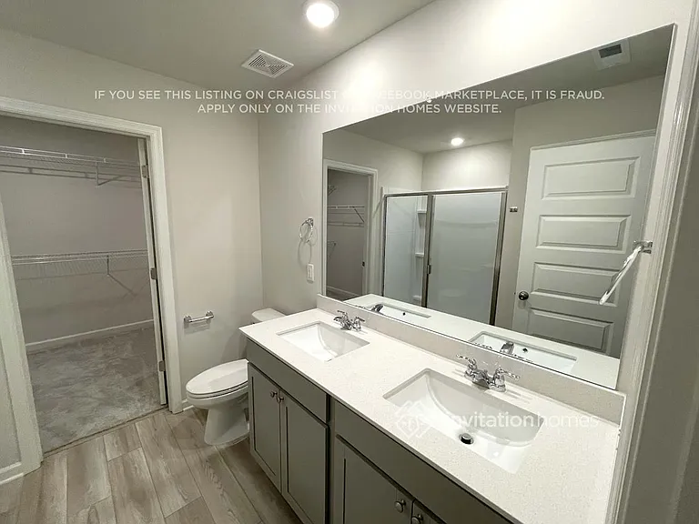 555 Torrey Pines Ln — Photo 10
