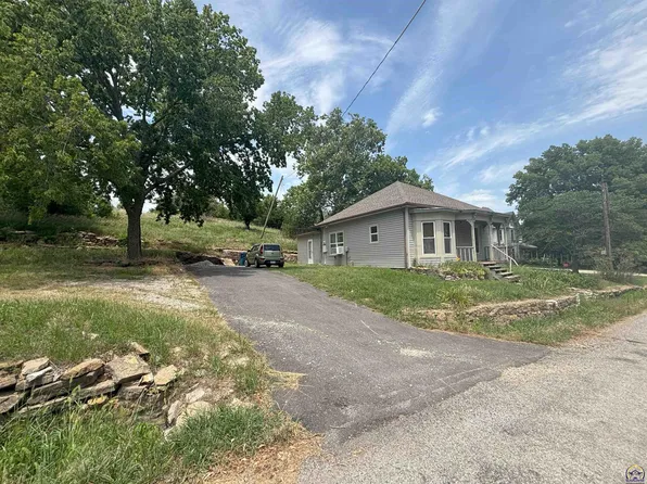 522 W Lincoln St, Madison, KS 66860