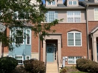 1652 Station Park Dr, Grayslake, IL 60030