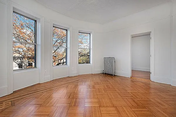 566 7th St #13 photo 1