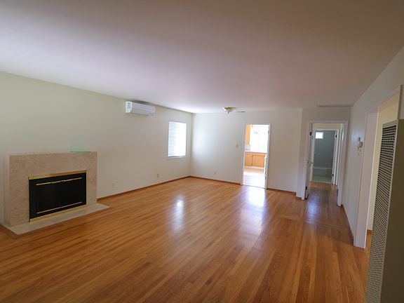 3rd image of 1465 Jeffery Ave