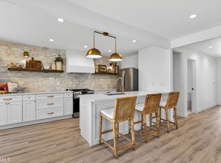 4562 W 142nd St, Hawthorne, CA 90250