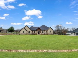 605 Shady Pond Ln, Azle, TX 76020