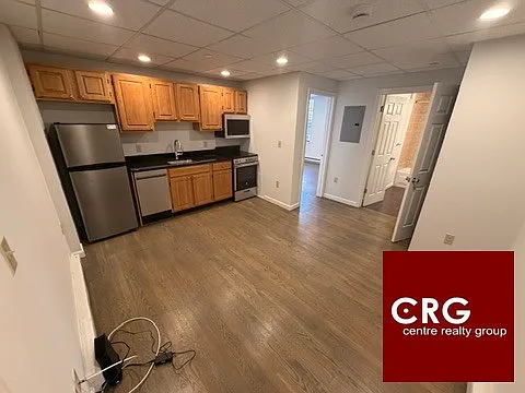 2 bed, 1.0 bath, $3,250 — Photo 2