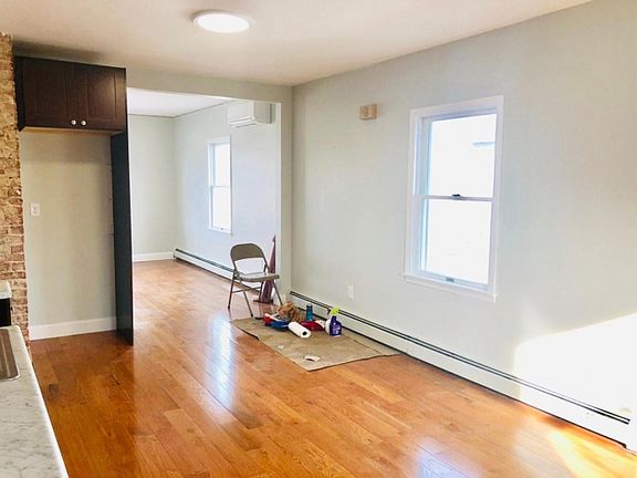 3rd image of 16 Lincoln Ave E Floor 2