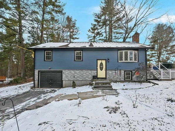 72 West St, Douglas, MA 01516