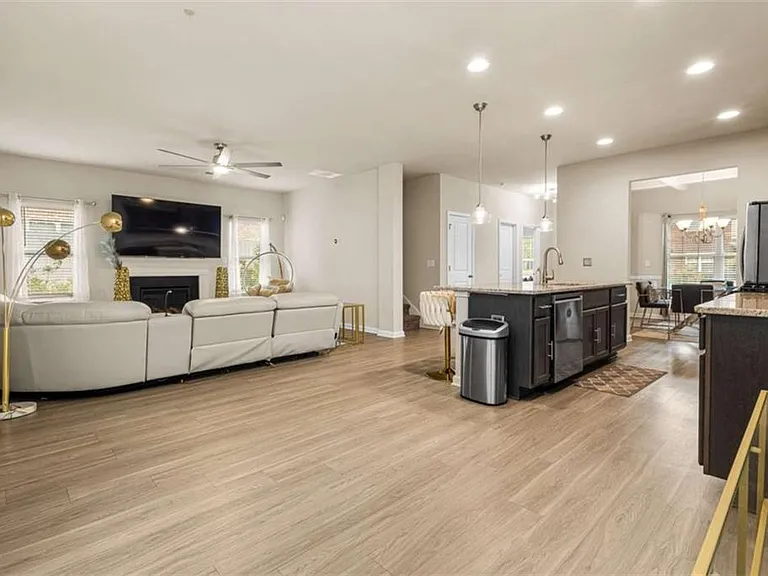 684 Armitage Way — Photo 13