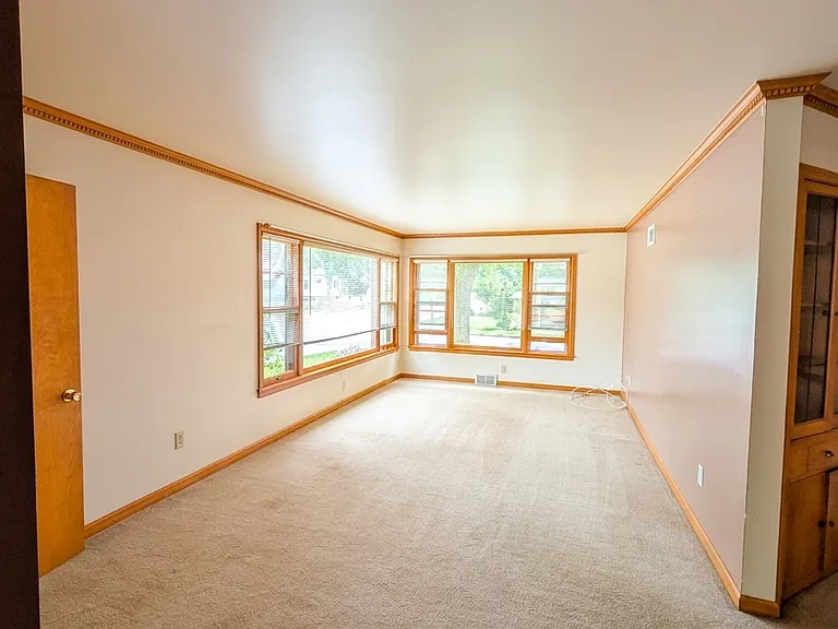 2759 S Howell Ave — Photo 4