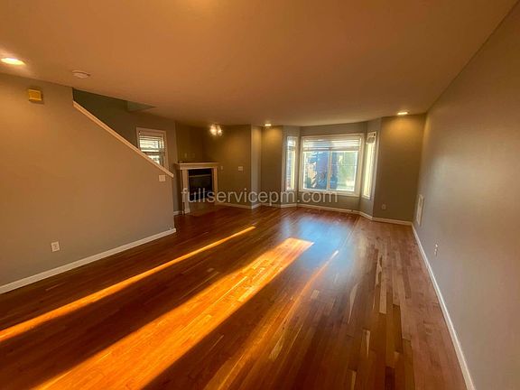 3rd image of 162 15th Ave #A