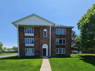 215 E Naperville Rd #2W, Westmont, IL 60559