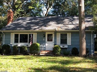 65 Walnut St, Oakland, NJ 07436