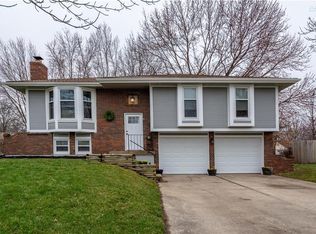 616 SE Timbercreek Ln, Lees Summit, MO 64063