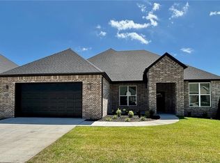 2894 N Grey Squirrel Dr, Fayetteville, AR 72704