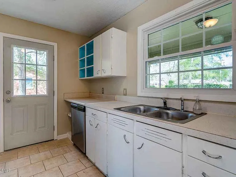 428 Long Leaf Acres Dr — Photo 2