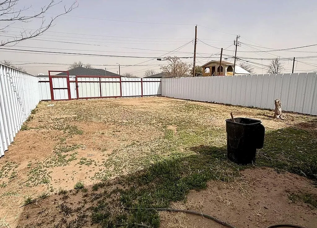 2 bed, 1.0 bath, 900 sqft, $1,450 — Photo 2