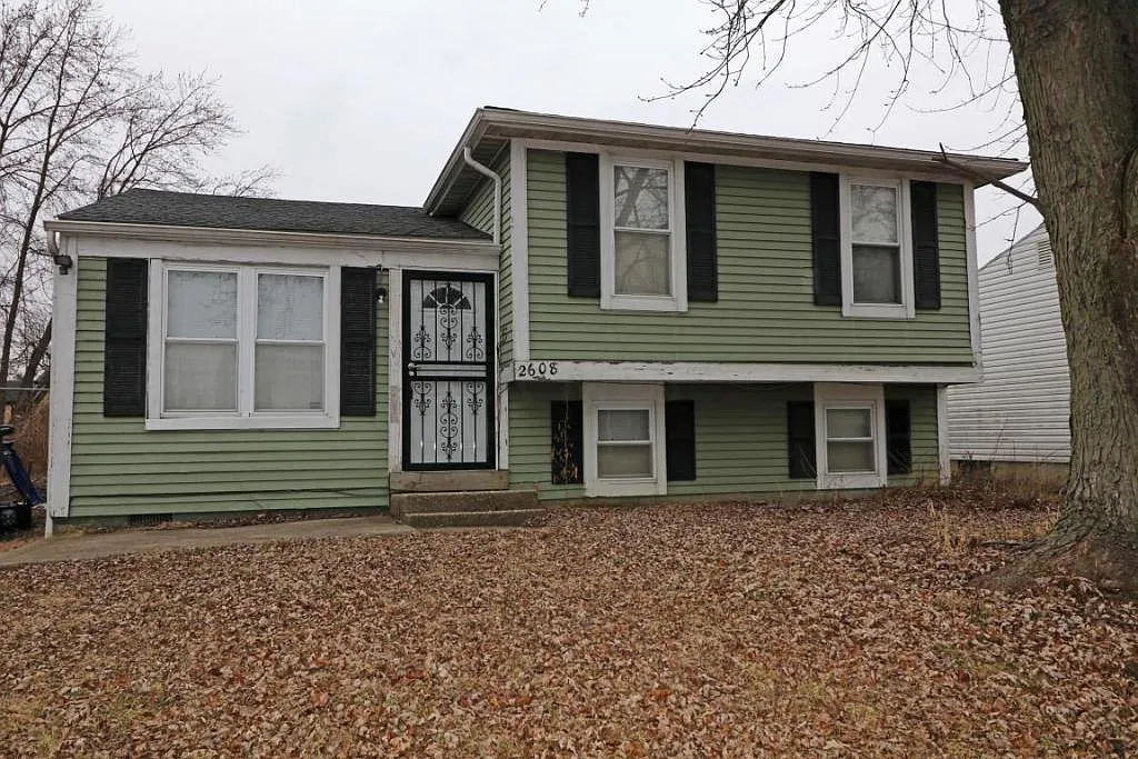 2608 Ipswick Cir photo 1
