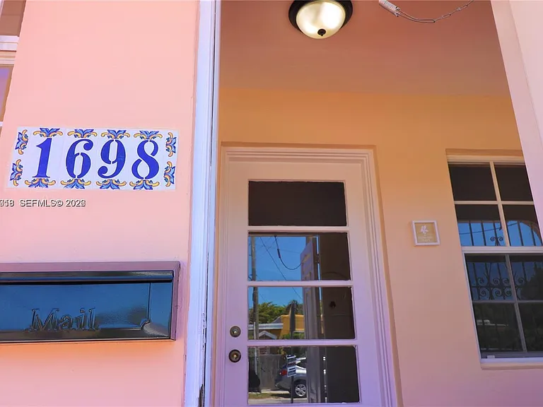 1698 SW 20th St #1 — Photo 4