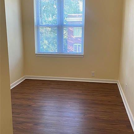 4th image of 3016 Henrietta St
