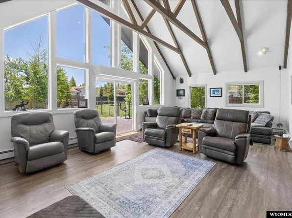 201 Broken Circle Dr, Evanston, WY 82930