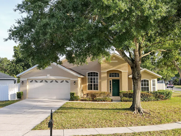 3116 Floral Way E — Photo 2