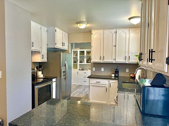 5th image of 9573 S Buttonwood Dr