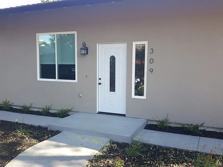 301 Mayfield Dr #309 — Photo 1