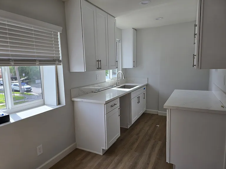 2400 W Commonwealth Ave #C — Photo 3