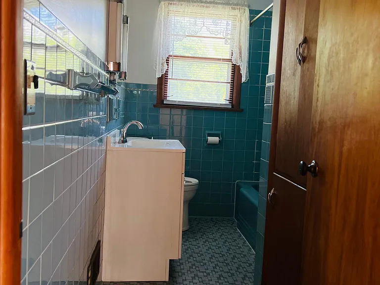 24 Henderson St — Photo 9