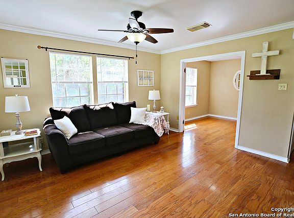 4th image of 453 Bear Creek Dr
