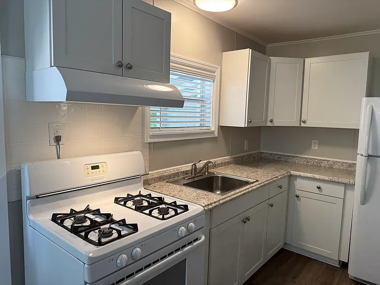 1124 E 1st Ave #B — Photo 8