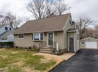 61 Dowling Pkwy, Woodland Park, NJ 07424