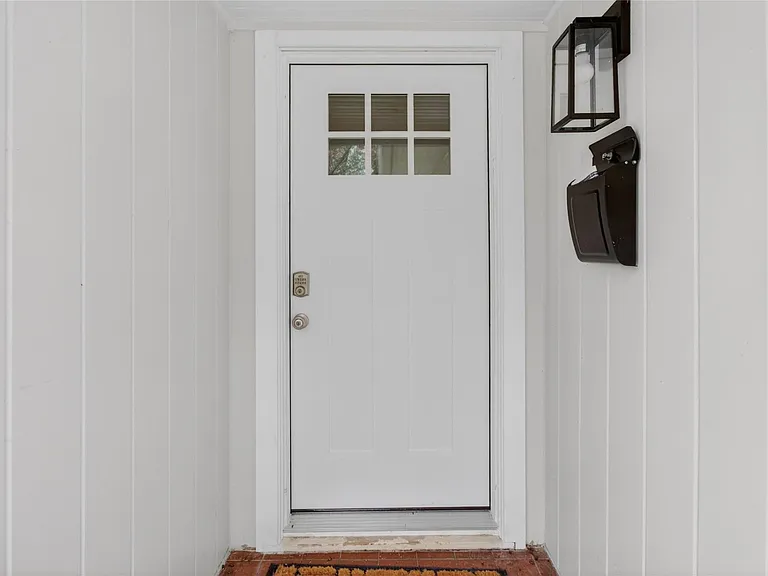 5502 Effingham Dr — Photo 3