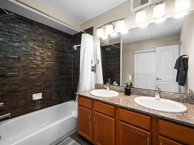 3501 Chenevert St #22 — Photo 21