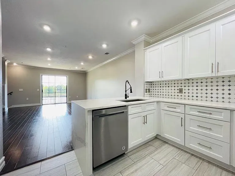 6117 Metrowest Blvd — Photo 14