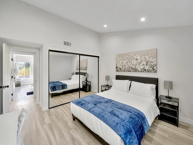 5557 Ostin Ave — Photo 41