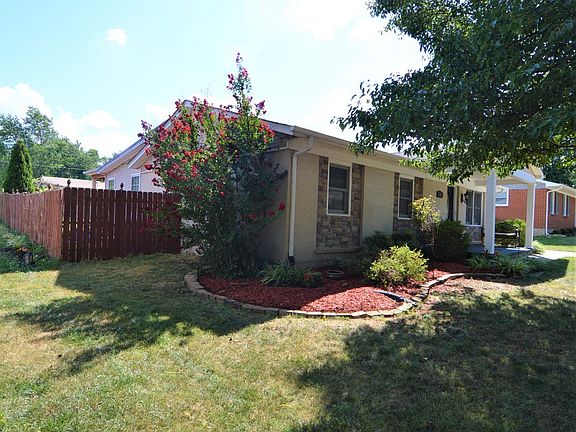 5th image of 1090 Redwood Dr