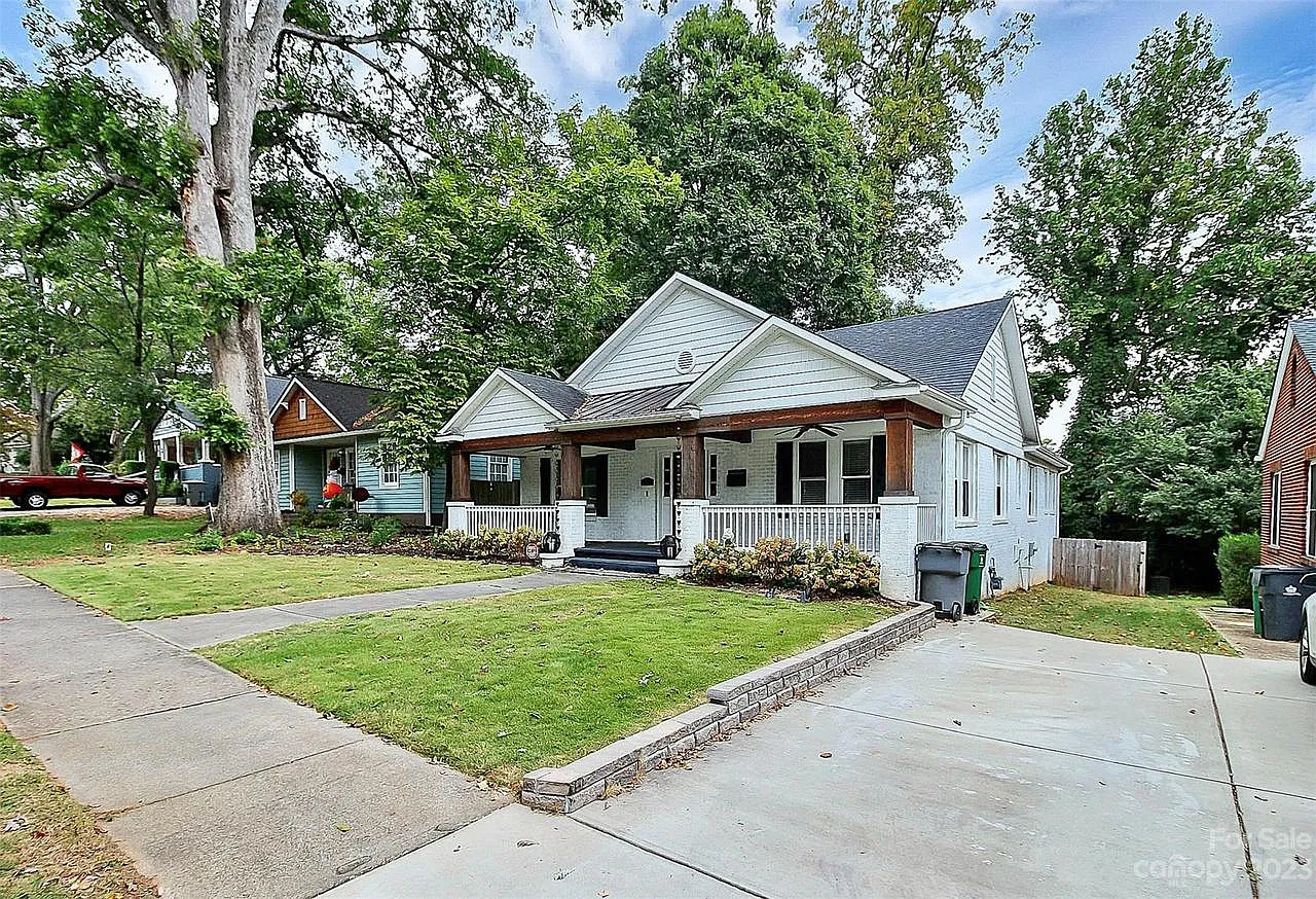 1920 Woodcrest Ave — Photo 3