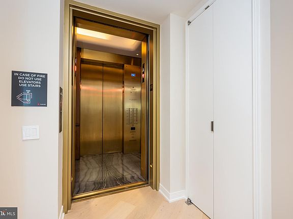 5th image of 601 Wharf St SW Unit 901