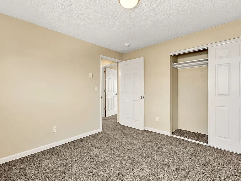 Villa Chateau Apartments — Photo 29