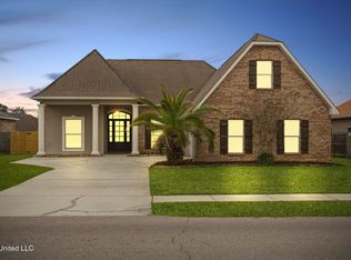 2305 Sunkist Country Club Rd, Biloxi, MS 39532