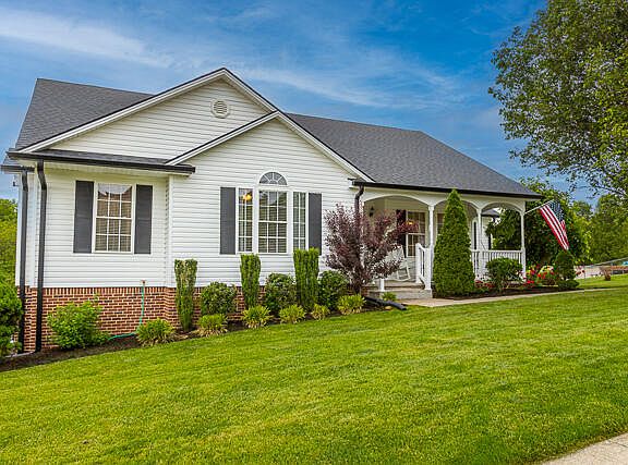 3rd image of 1013 Woodland Dr
