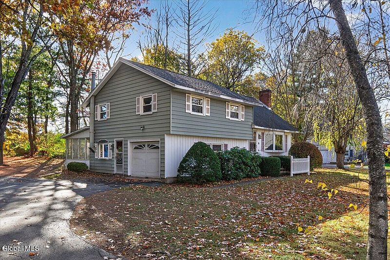 3rd image of 44 Damask Drive